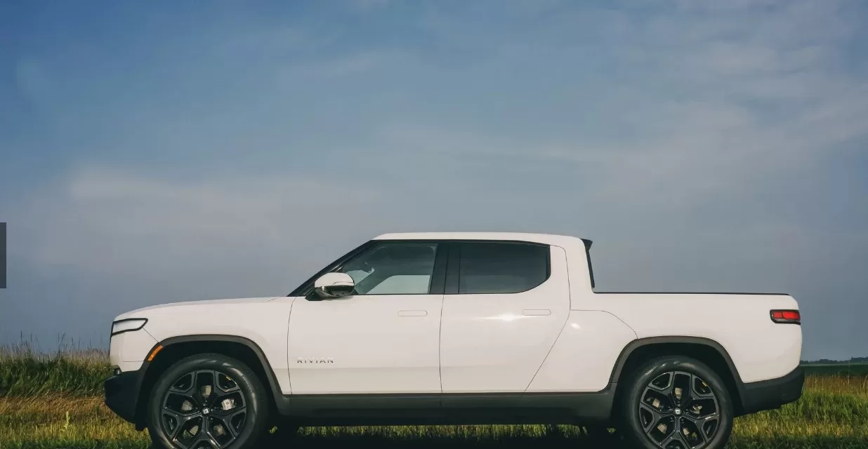 Rivian R1S, R1T QuadMotor vs. DualMotor EVs compared EV Car & Truck