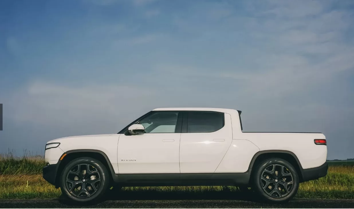 Rivian R1S, R1T QuadMotor vs. DualMotor EVs compared EV Car & Truck